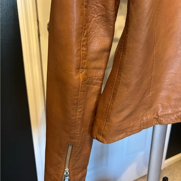 Madewell Washed Leather Motorcycle Jacket in Cedar (S) Like New - Picture 15 of 15